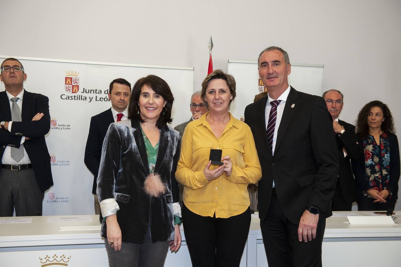 El delegado territorial, José Mazarías, ha trasladado el reconocimiento de la Junta de Castilla y León a 162 funcionarios y laborales que en 2019 culminan su carrera profesional al servicio de los ciudadanos y a los que reciben este año distinciones por años de servicio