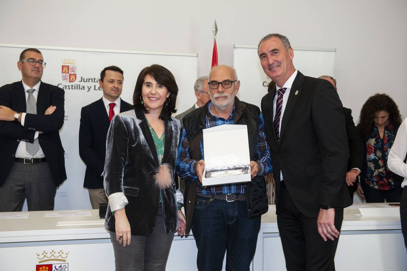 El delegado territorial, José Mazarías, ha trasladado el reconocimiento de la Junta de Castilla y León a 162 funcionarios y laborales que en 2019 culminan su carrera profesional al servicio de los ciudadanos y a los que reciben este año distinciones por años de servicio