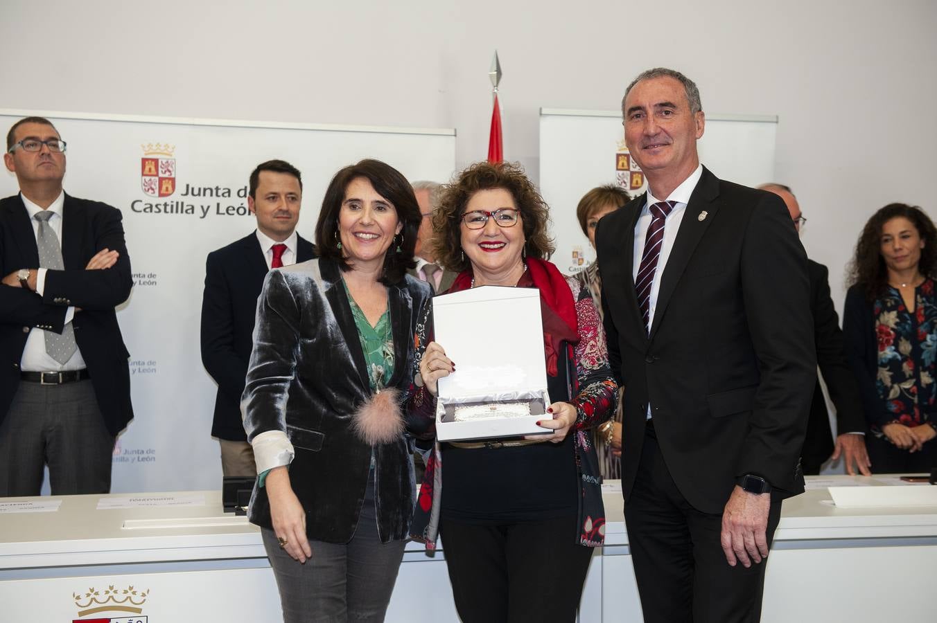 El delegado territorial, José Mazarías, ha trasladado el reconocimiento de la Junta de Castilla y León a 162 funcionarios y laborales que en 2019 culminan su carrera profesional al servicio de los ciudadanos y a los que reciben este año distinciones por años de servicio