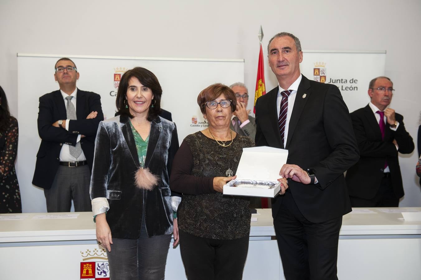 El delegado territorial, José Mazarías, ha trasladado el reconocimiento de la Junta de Castilla y León a 162 funcionarios y laborales que en 2019 culminan su carrera profesional al servicio de los ciudadanos y a los que reciben este año distinciones por años de servicio
