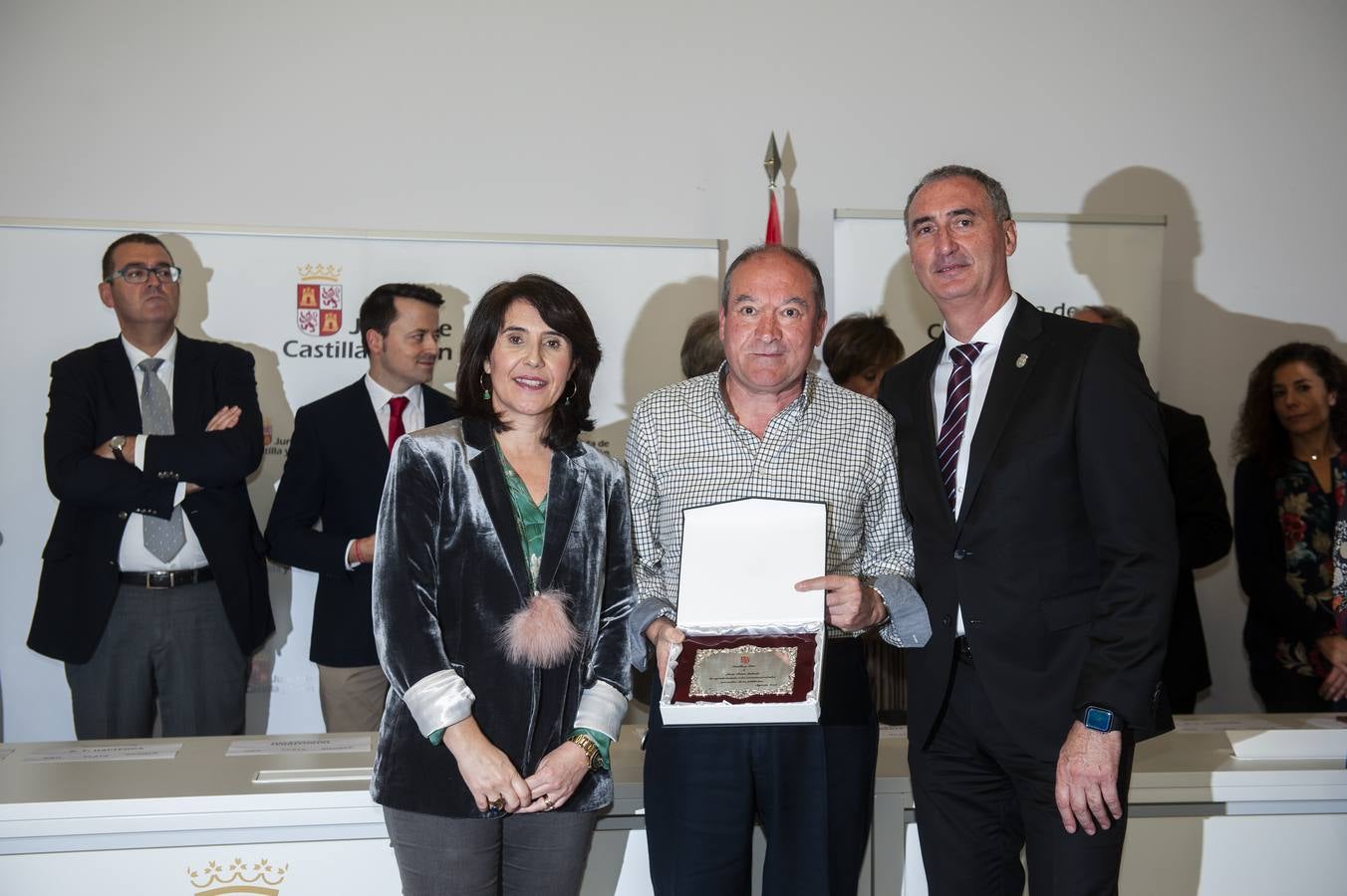 El delegado territorial, José Mazarías, ha trasladado el reconocimiento de la Junta de Castilla y León a 162 funcionarios y laborales que en 2019 culminan su carrera profesional al servicio de los ciudadanos y a los que reciben este año distinciones por años de servicio