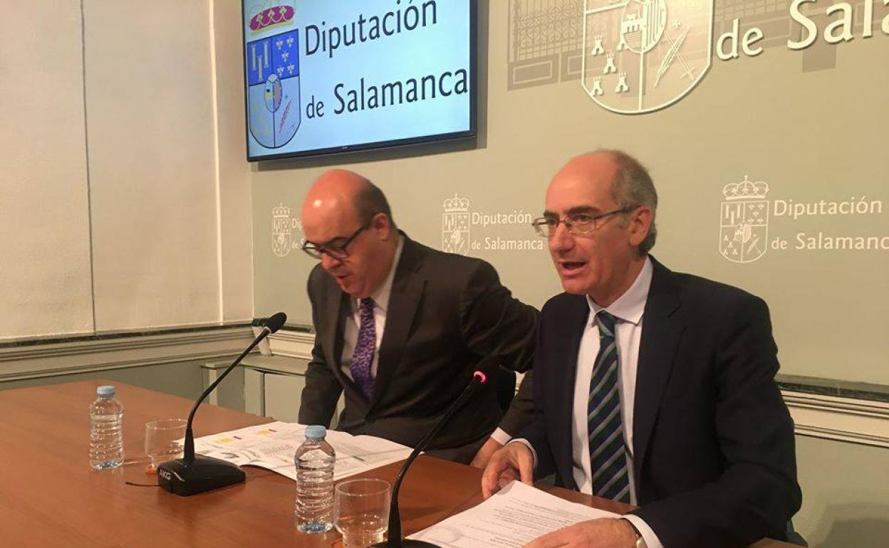 Carlos García Sierra y Javier Iglesias durante la presentación del Plan de Carreteras.