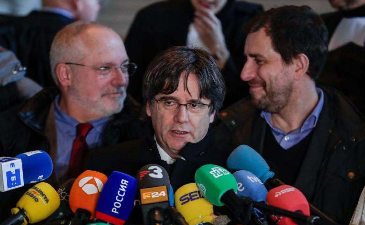 Puigdemont: «España tiene secuestrado a un europarlamentario»