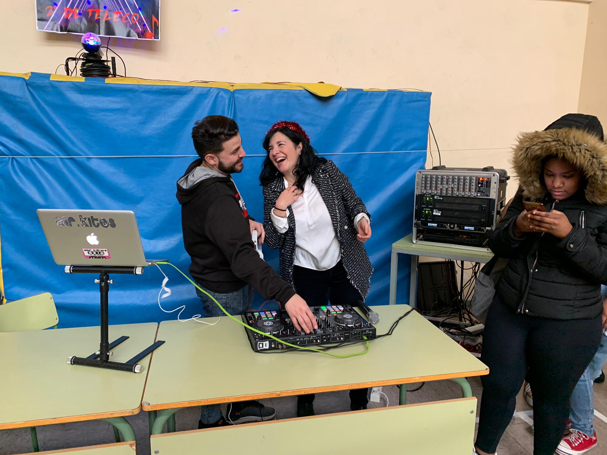 Más de 500 personas se dieron cita en el gimnasio del centro educativo, y lograron recaudar 1.450 euros que irán destinados a las ONG Educa Tanzania y Asalvo