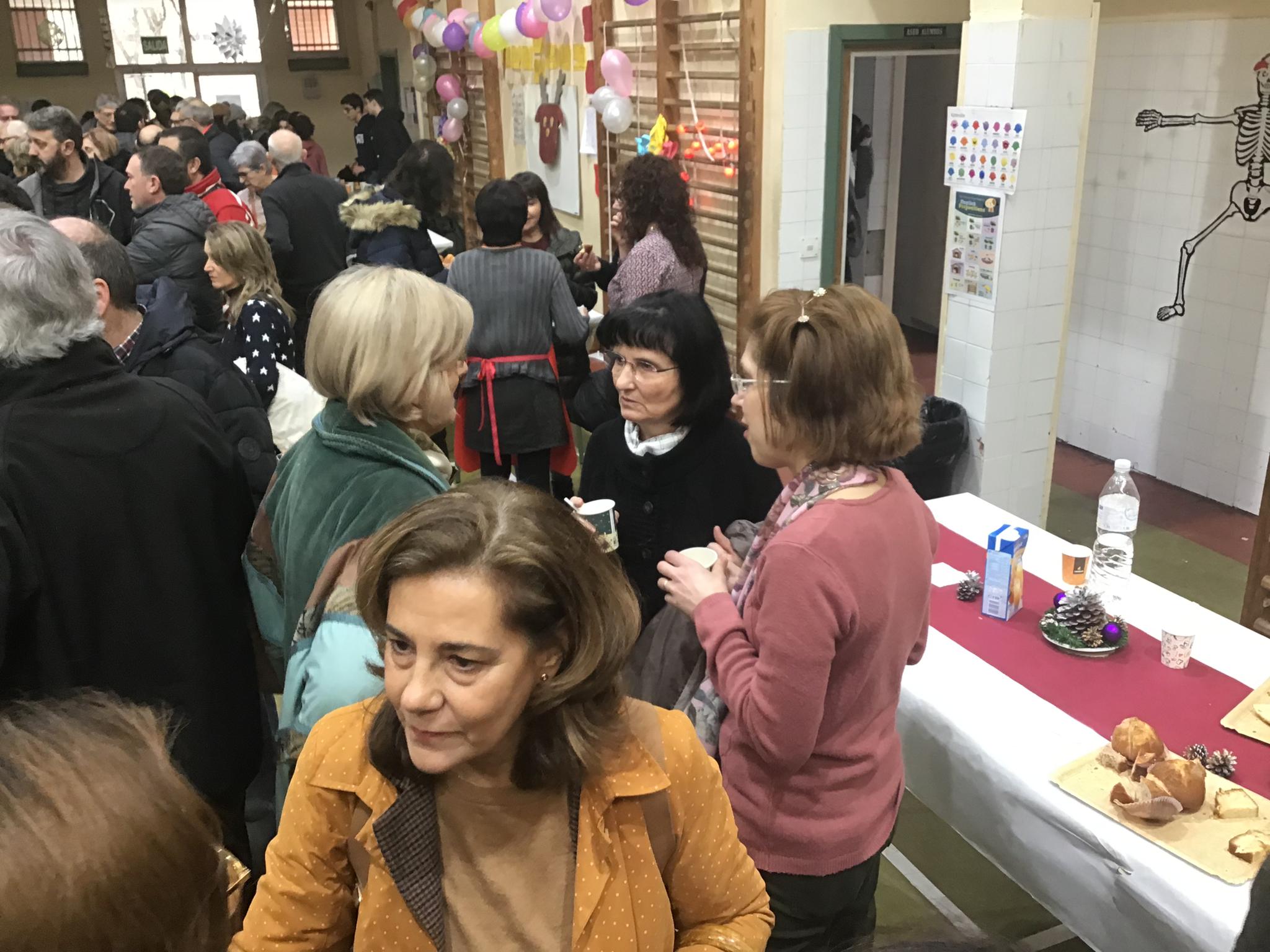 Más de 500 personas se dieron cita en el gimnasio del centro educativo, y lograron recaudar 1.450 euros que irán destinados a las ONG Educa Tanzania y Asalvo