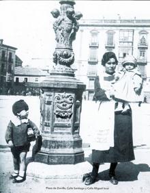 Imagen secundaria 2 - Terraza en la Acera de San Francisco, obras de construcción de Simago en la calle Santiago y fotografía que ilustra la portada del libro, en la plaza de Zorrilla. 