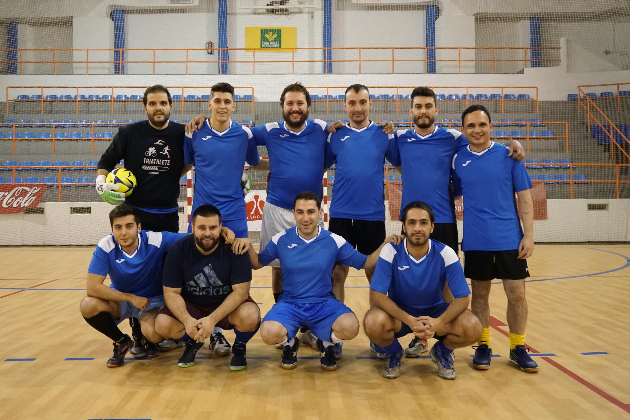 Los veteranos de la UD Salamanca, el Sol Fuerza, el Ribert, los equipos femeninos de la USAL, el Intersala y el CD Salamanca FF jugaron un torneo solidario en favor de Aviva en La Alamedilla. 