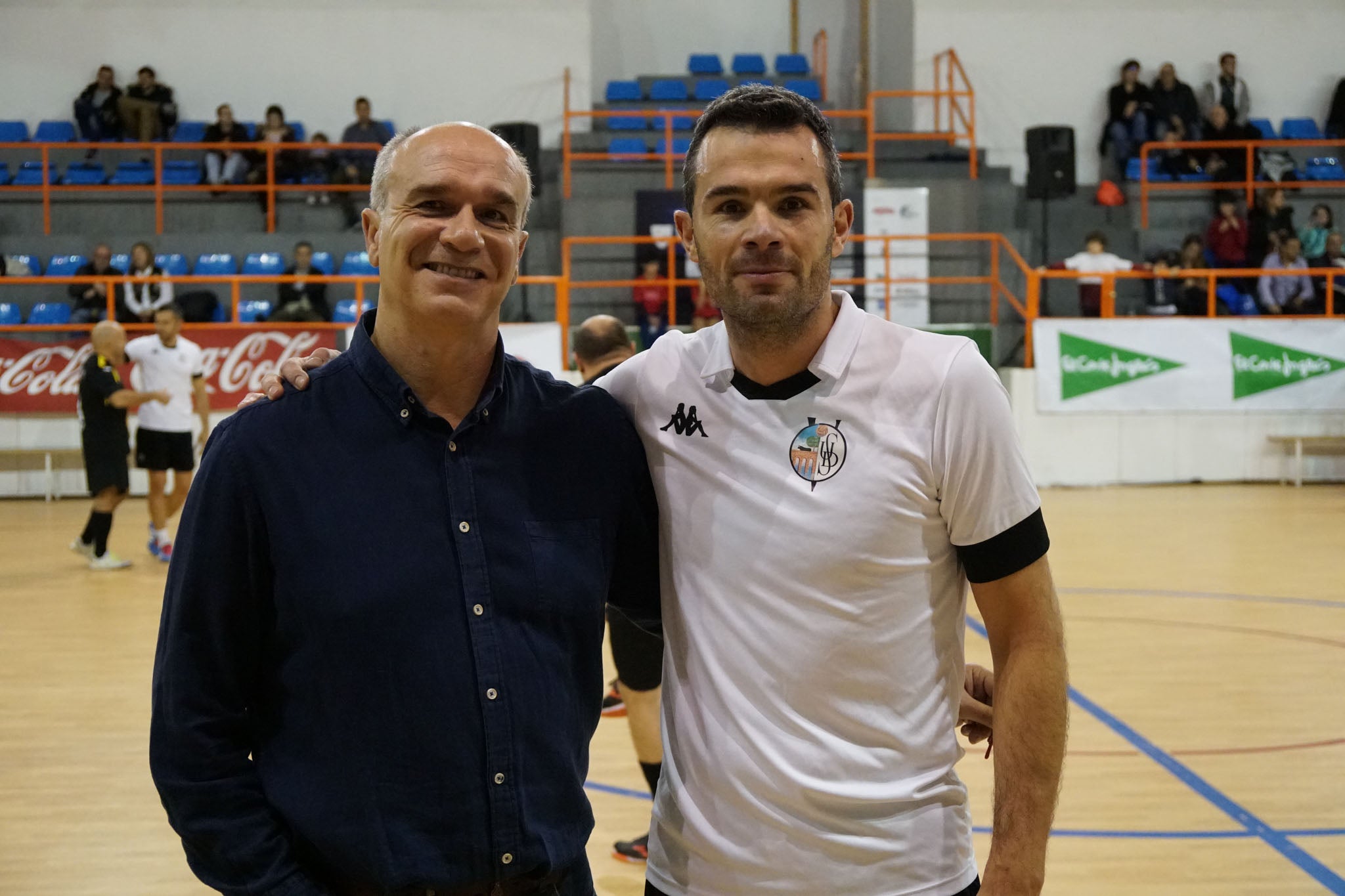 Los veteranos de la UD Salamanca, el Sol Fuerza, el Ribert, los equipos femeninos de la USAL, el Intersala y el CD Salamanca FF jugaron un torneo solidario en favor de Aviva en La Alamedilla. 