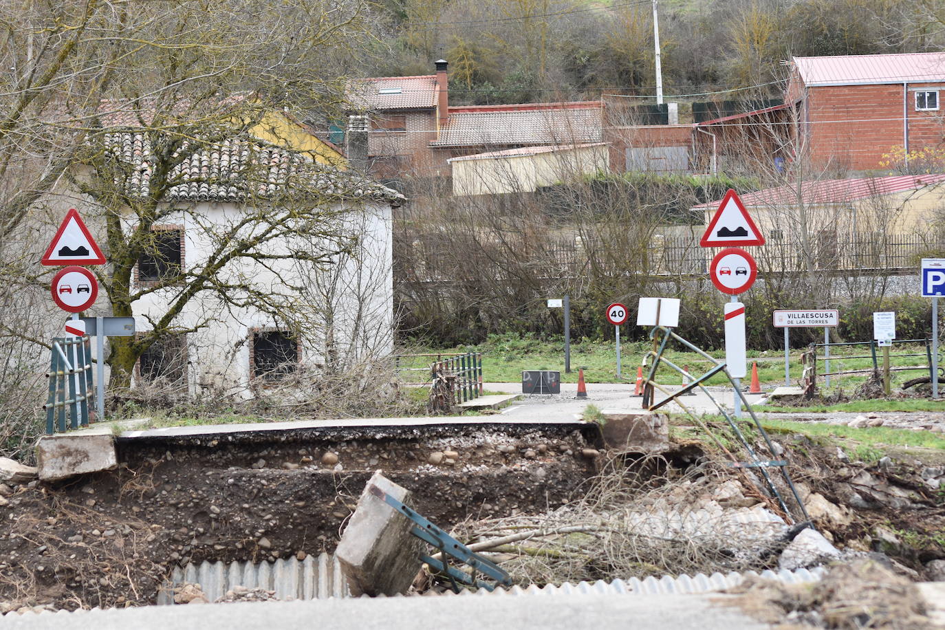 Estado del puente de Villaescusa de las Torres tras la crecida.