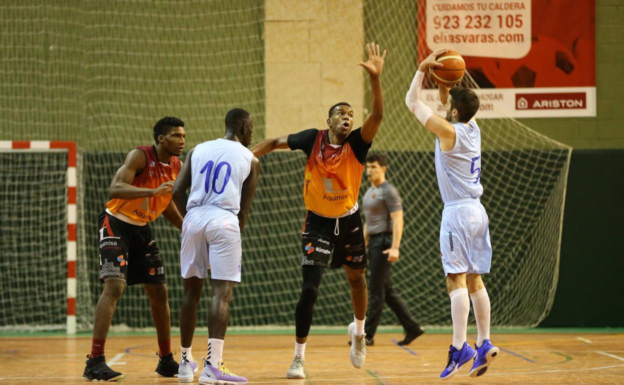 El Aquimisa Carbajosa se marcha al parón todavía más líder (77-68)