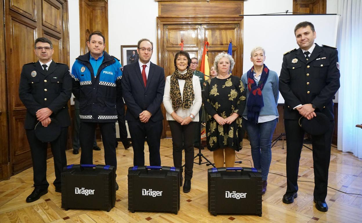 Entrega de etilómetros a los ayuntamientos y policías de Ciudad Rodrigo, Béjar y Guijuelo.