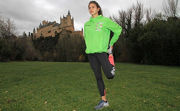 Águeda Muñoz posa en la pradera de San Marcos. 