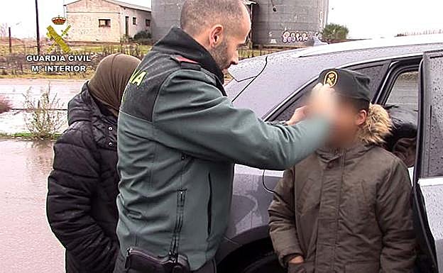 Rescatan a un niño de 10 años olvidado por sus padres en una gasolinera de la A-1 en la provincia de Burgos