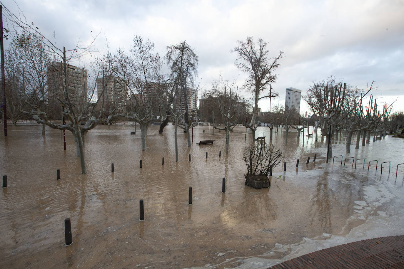 Durante este domingo el caudal fluvial del Pisuerga a su paso por Valladolid ha alcanzado los 1.190 metros cúbicos por segundo.