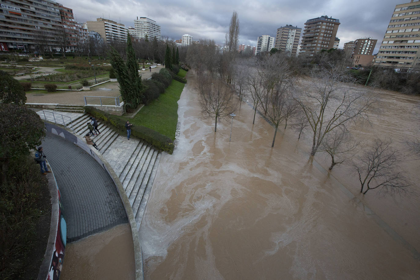 Durante este domingo el caudal fluvial del Pisuerga a su paso por Valladolid ha alcanzado los 1.190 metros cúbicos por segundo.