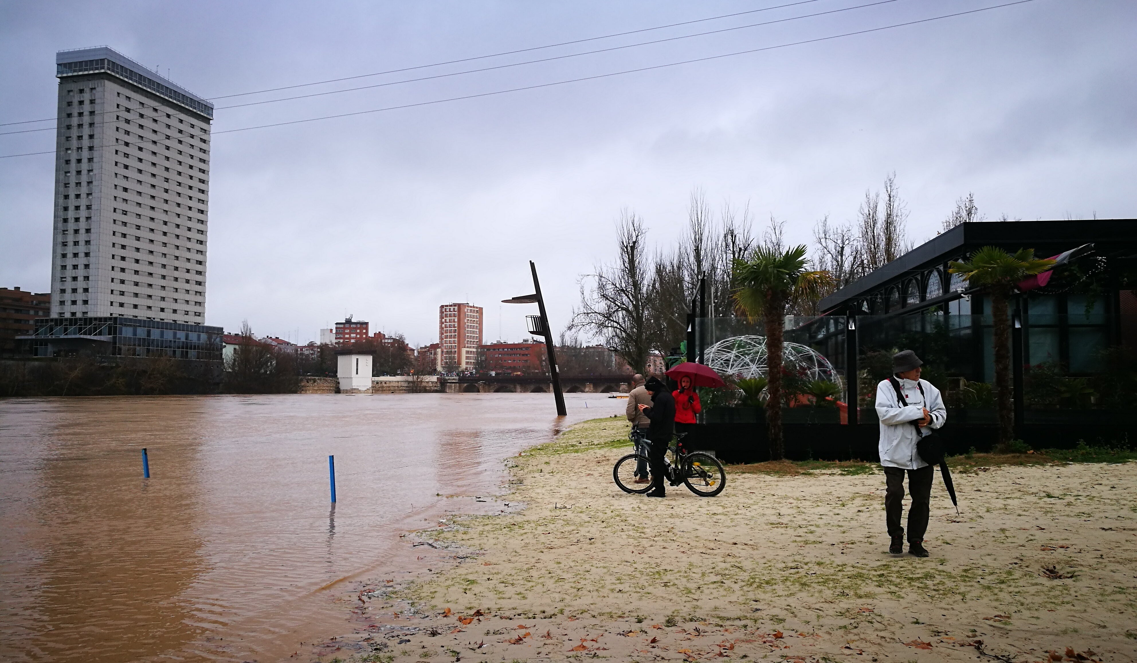 Durante este domingo el caudal fluvial del Pisuerga a su paso por Valladolid ha alcanzado los 1.190 metros cúbicos por segundo.