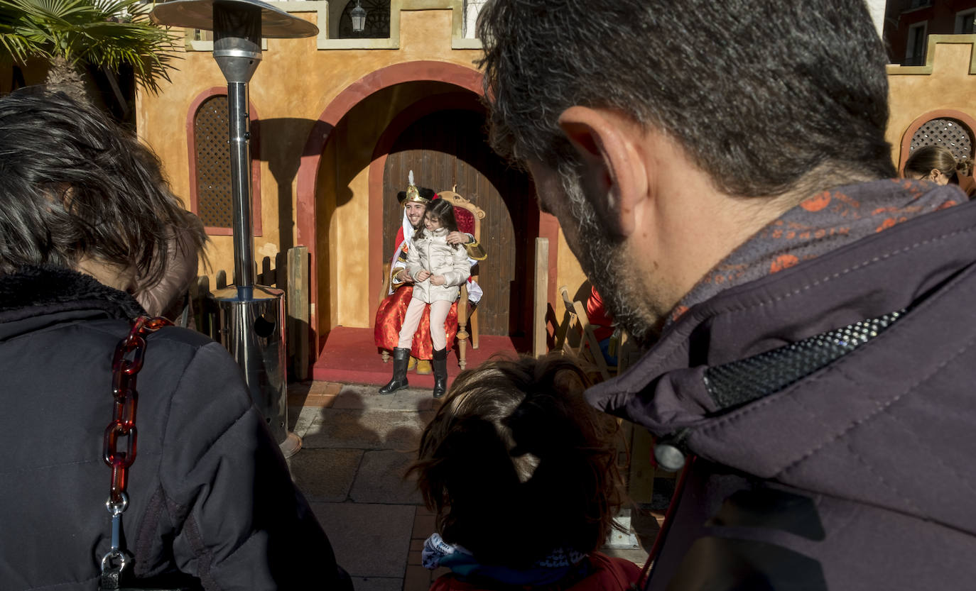 Este sábado día 21 de diciembre el paje de sus majestades comenzó a recoger los deseos de los más pequeños y estará en la Plaza Mayor hasta el próximo 5 de enero