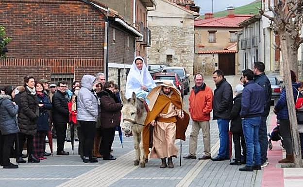 La Virgen y San José piden posada en Castrodeza