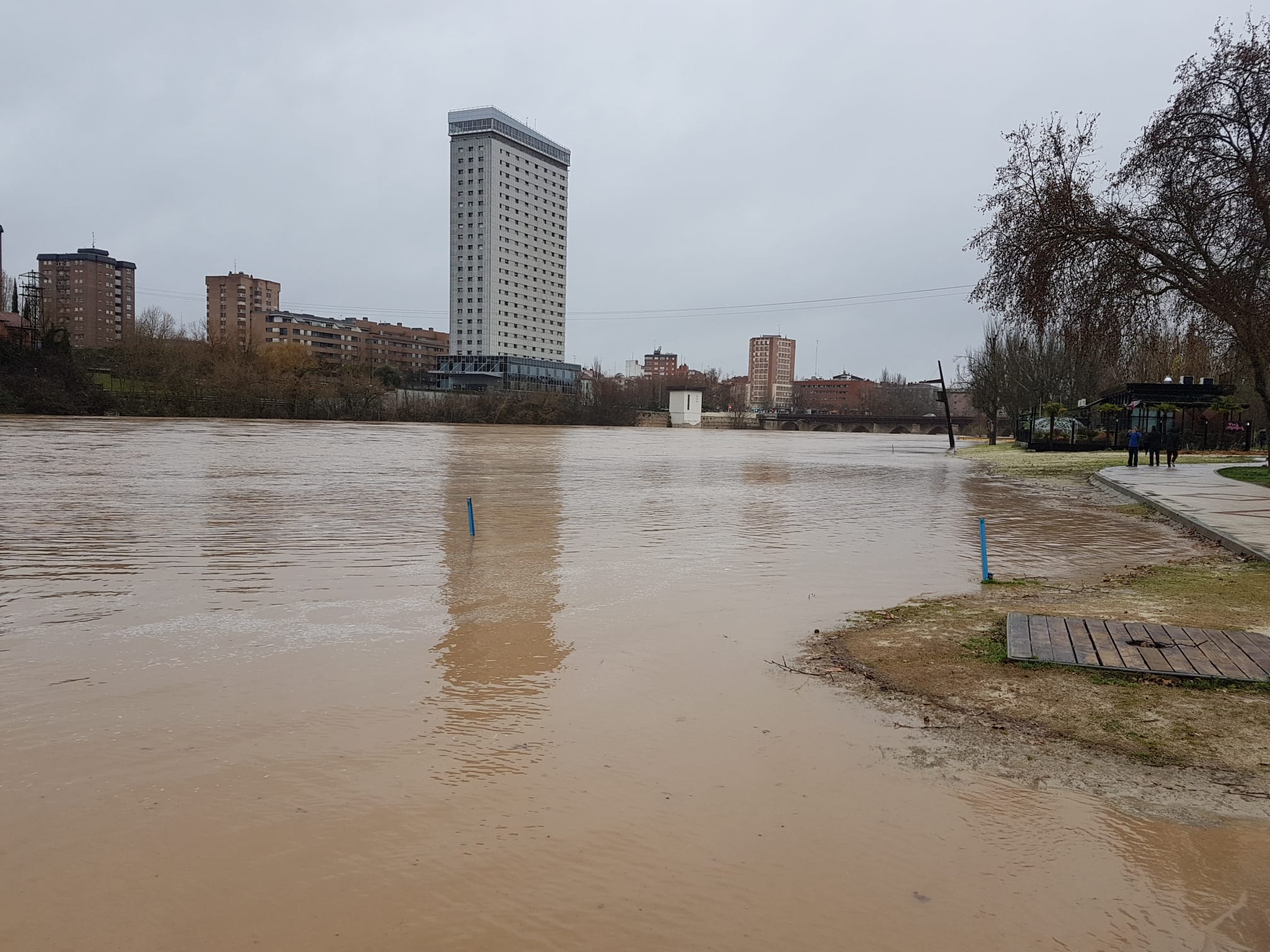 Durante este domingo el caudal fluvial del Pisuerga a su paso por Valladolid ha alcanzado los 1.190 metros cúbicos por segundo.