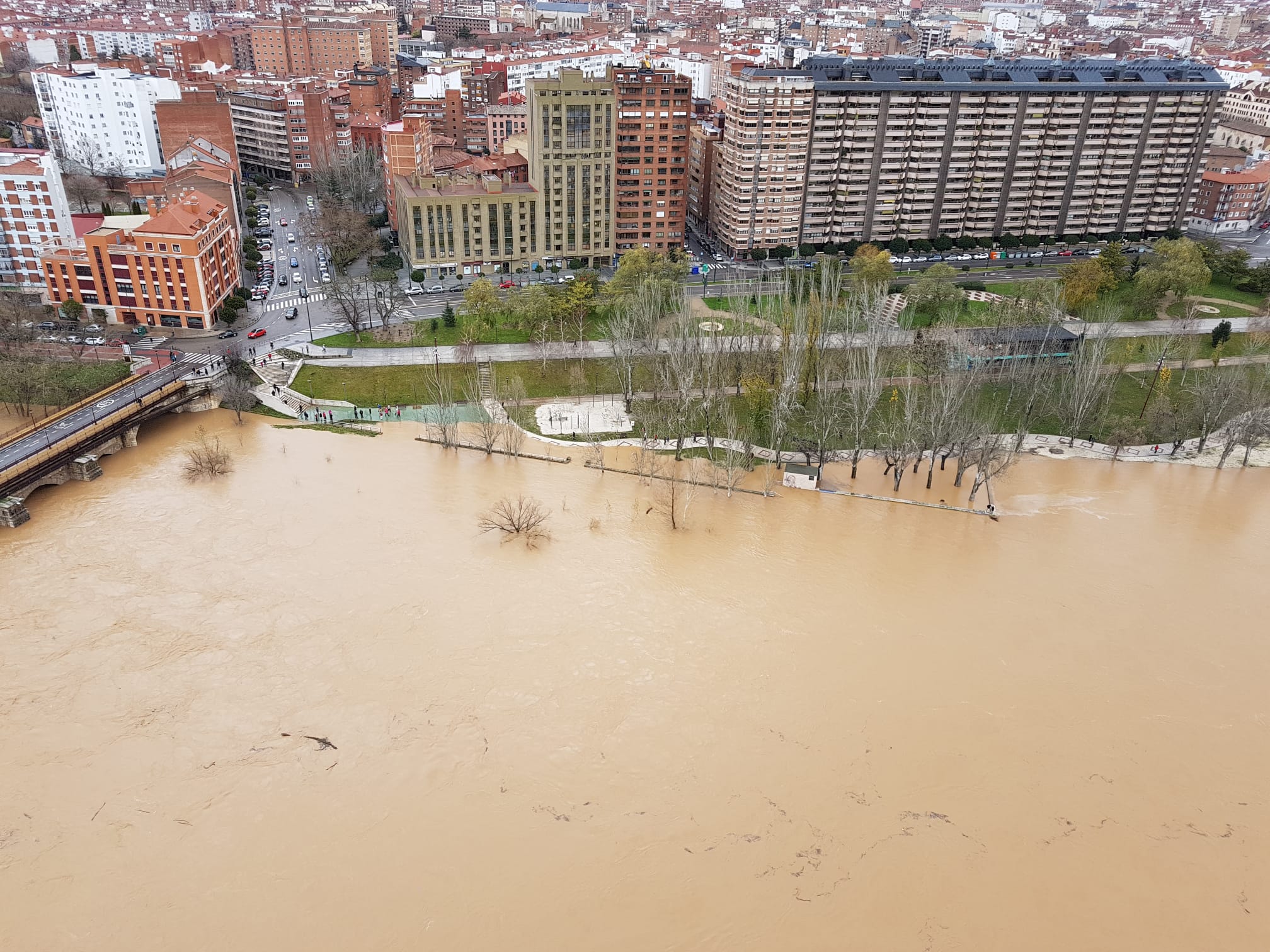 Durante este domingo el caudal fluvial del Pisuerga a su paso por Valladolid ha alcanzado los 1.190 metros cúbicos por segundo.