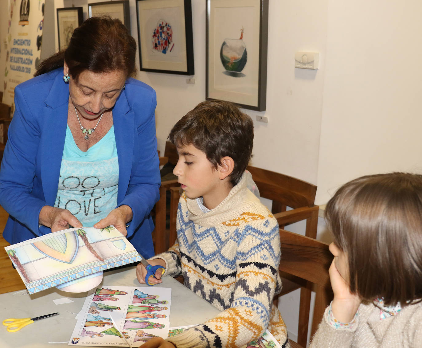 La Asociación Belenista de Valladolid ha impulsado este viernes 27 de diciembre un taller navideño llamado 'Monta tu belén' en el que los niños se han involucrado con entusiasmo.