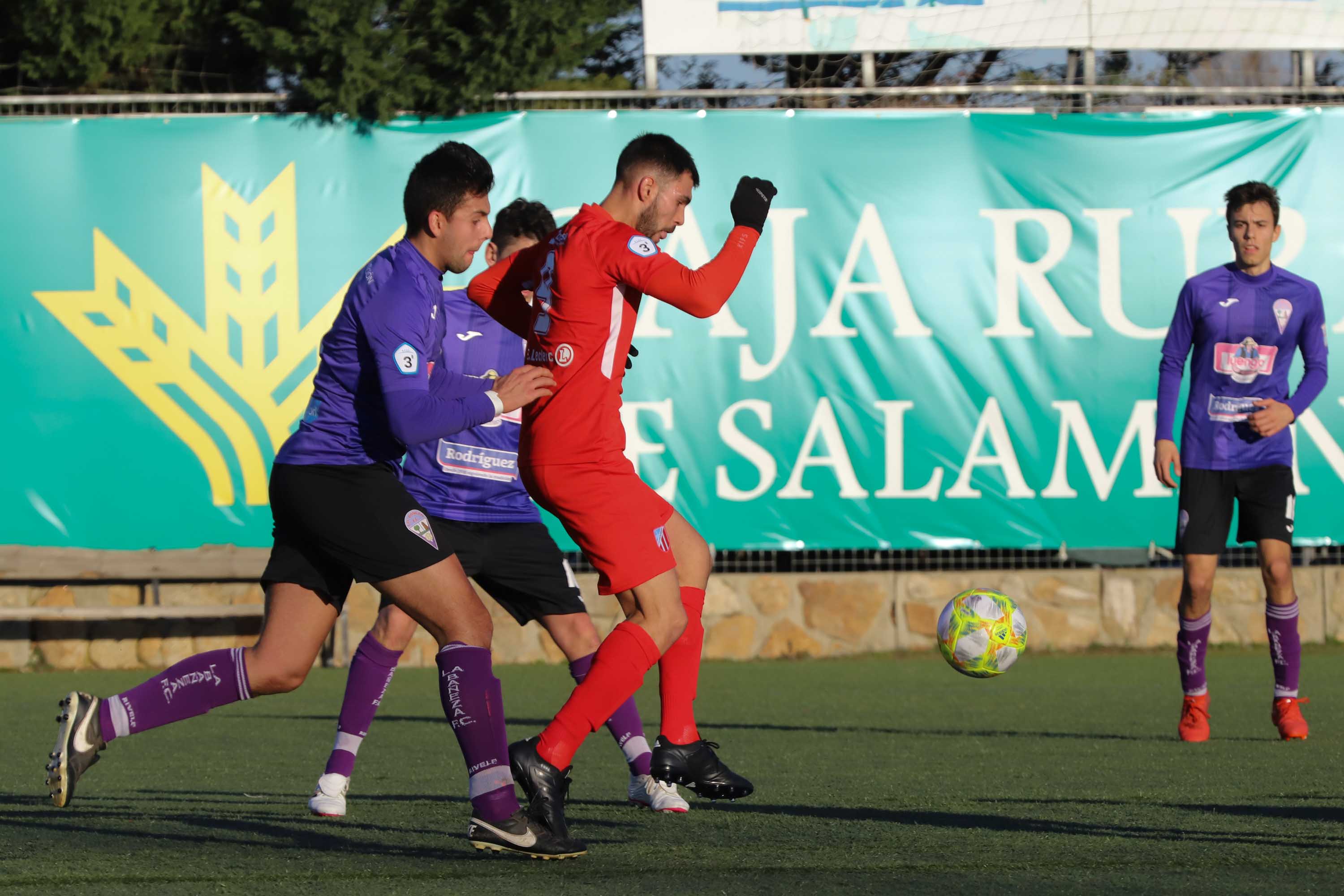 Fotos: La falta de gol impide la victoria del Santa Marta ante La Bañeza