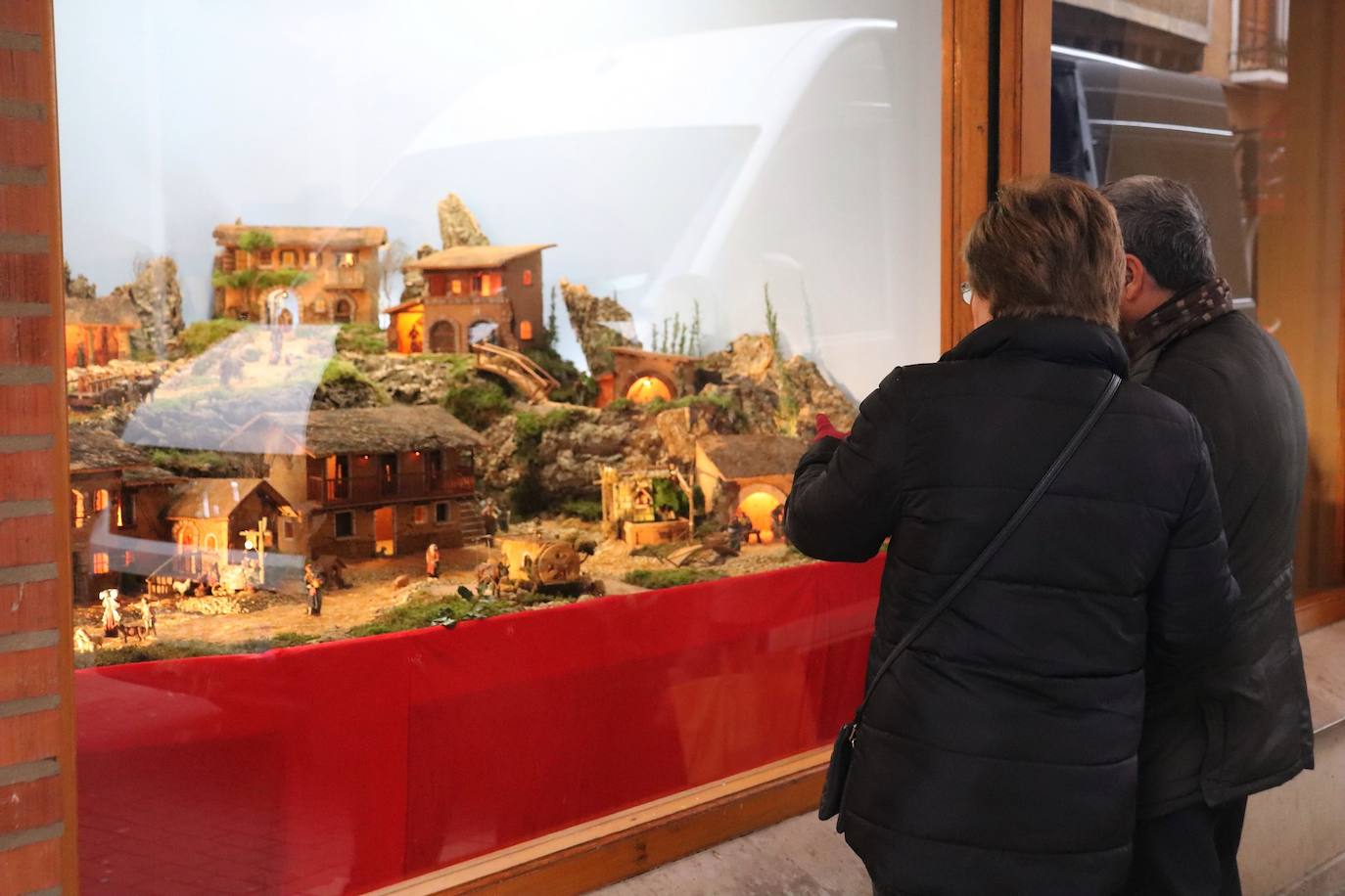 Belén de Javier Sánchez en una tienda de electrodomésticos. 