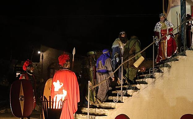 Recreación del belén viviente en Cabezón. 