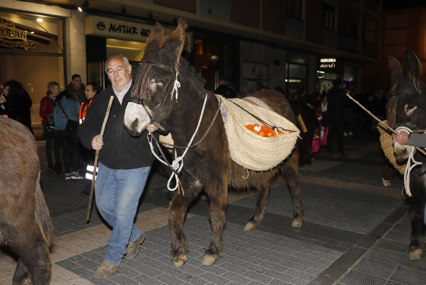 Carlos Martínez, de once años, realizó sus peticiones al Ayuntamientoen una tradición que se remonta al siglo XIII