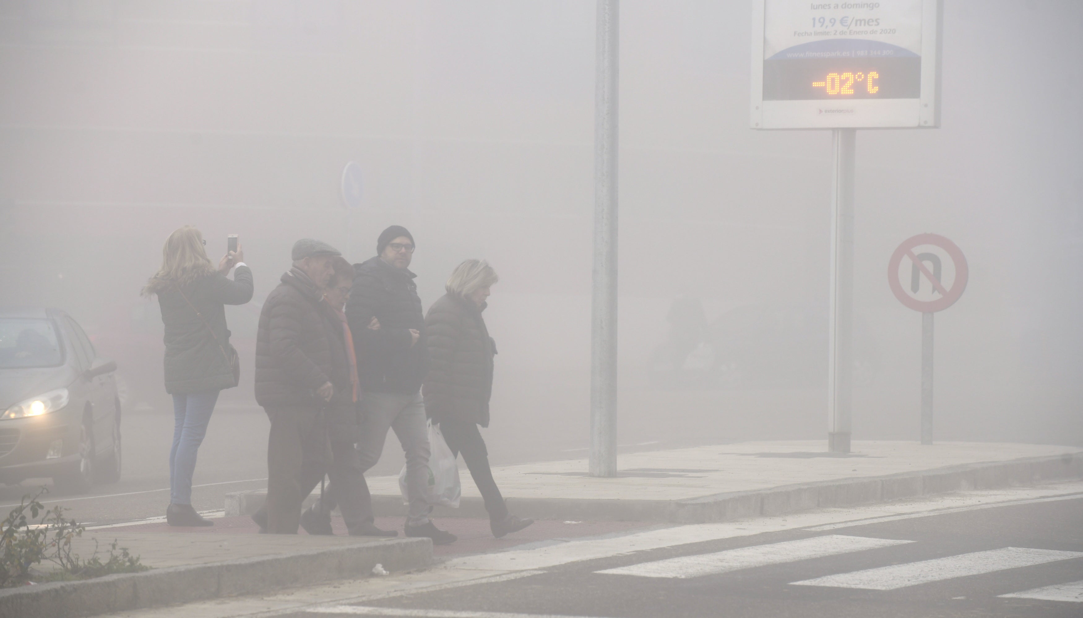 Una intensa niebla cubre toda la ciudad de Valladolid, que participa de la alerta amarilla que afecta a toda la provincia y permanecerá activa hasta las 13 horas de este lunes 30 de diciembre.