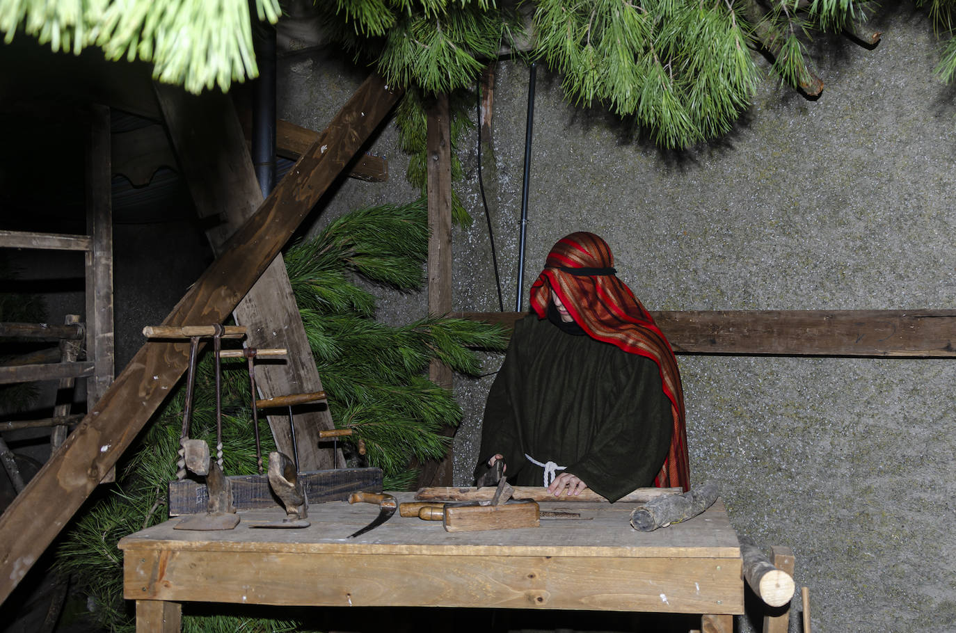 110 figurantes de distintas edades dieron vida a un gran nacimiento en las inmediaciones de la iglesia parroquial de la Asunción en la localidad vallisoletana