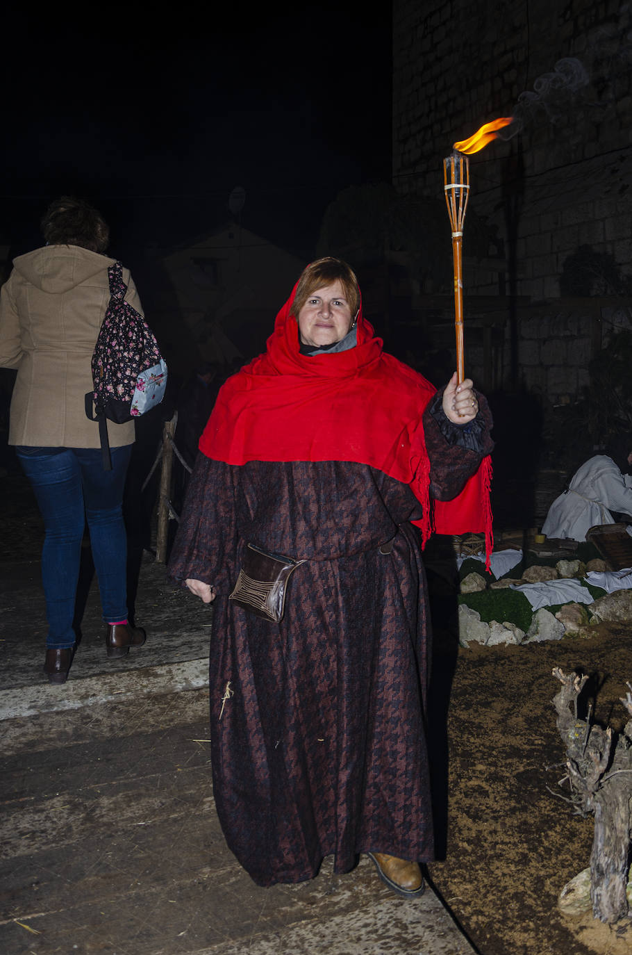 110 figurantes de distintas edades dieron vida a un gran nacimiento en las inmediaciones de la iglesia parroquial de la Asunción en la localidad vallisoletana