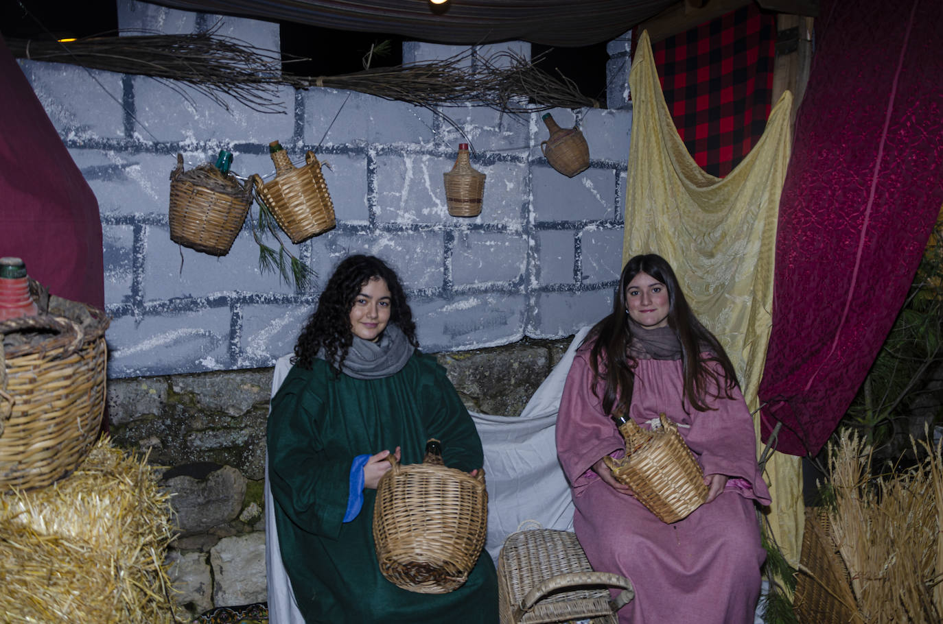 110 figurantes de distintas edades dieron vida a un gran nacimiento en las inmediaciones de la iglesia parroquial de la Asunción en la localidad vallisoletana