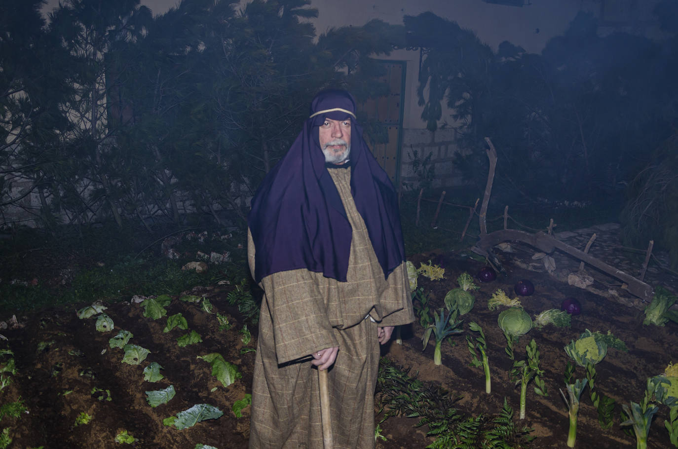 110 figurantes de distintas edades dieron vida a un gran nacimiento en las inmediaciones de la iglesia parroquial de la Asunción en la localidad vallisoletana