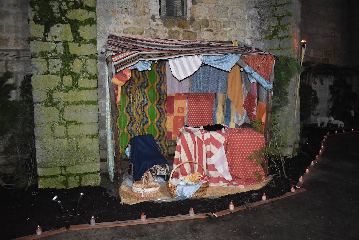 En esta XI edición participaron los 25 quintos de este año. Este montaje destacó principalmente por su realismo y gran variedad de escenas y antiguos oficios, como el pescadero, hortelano, panadero, y el cantero, representado por su alcalde, Félix Velasco.