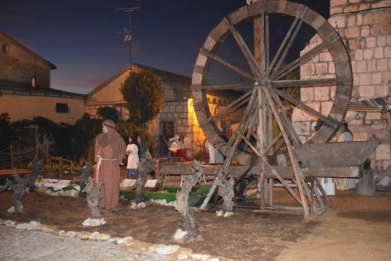 En esta XI edición participaron los 25 quintos de este año. Este montaje destacó principalmente por su realismo y gran variedad de escenas y antiguos oficios, como el pescadero, hortelano, panadero, y el cantero, representado por su alcalde, Félix Velasco.