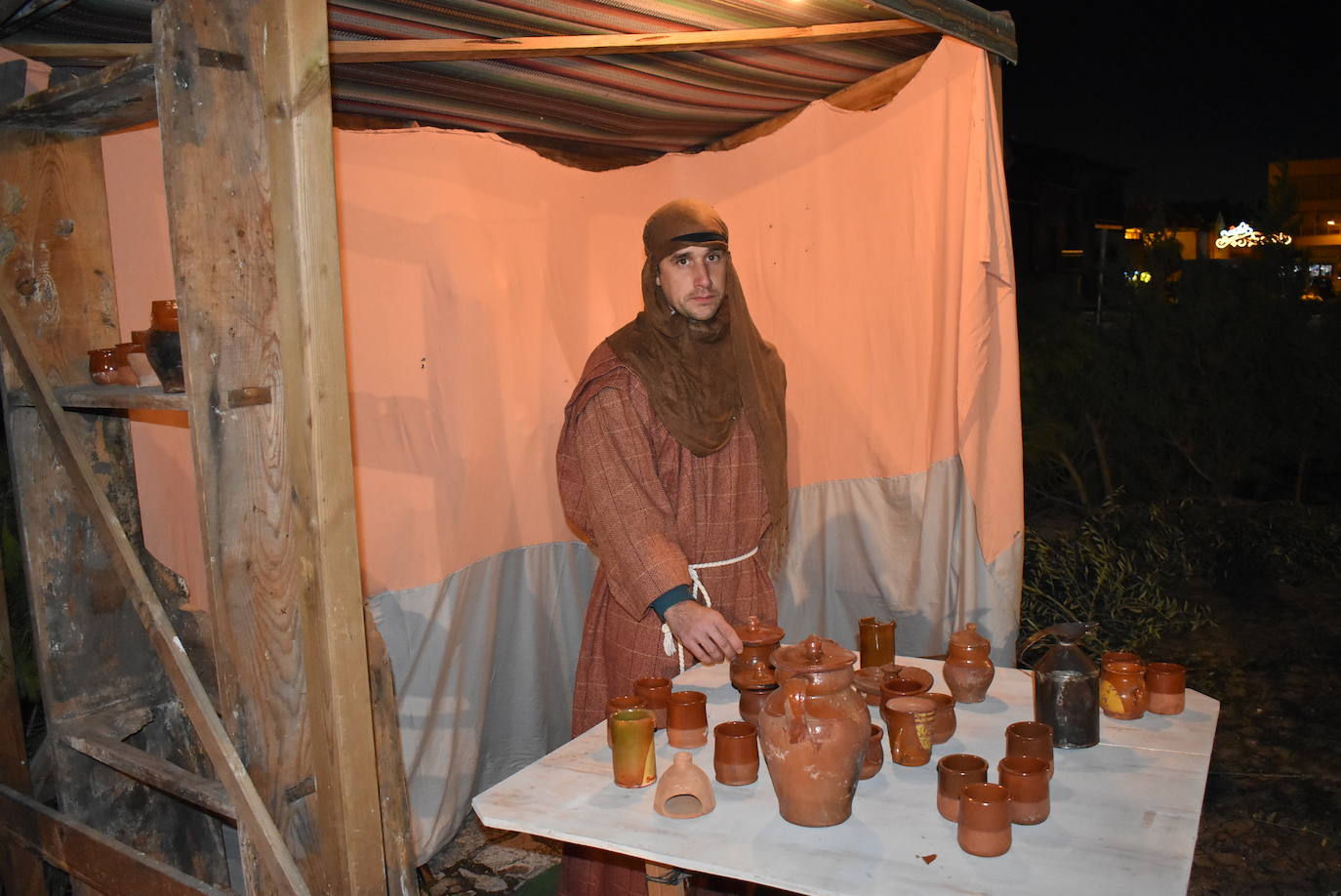 En esta XI edición participaron los 25 quintos de este año. Este montaje destacó principalmente por su realismo y gran variedad de escenas y antiguos oficios, como el pescadero, hortelano, panadero, y el cantero, representado por su alcalde, Félix Velasco.