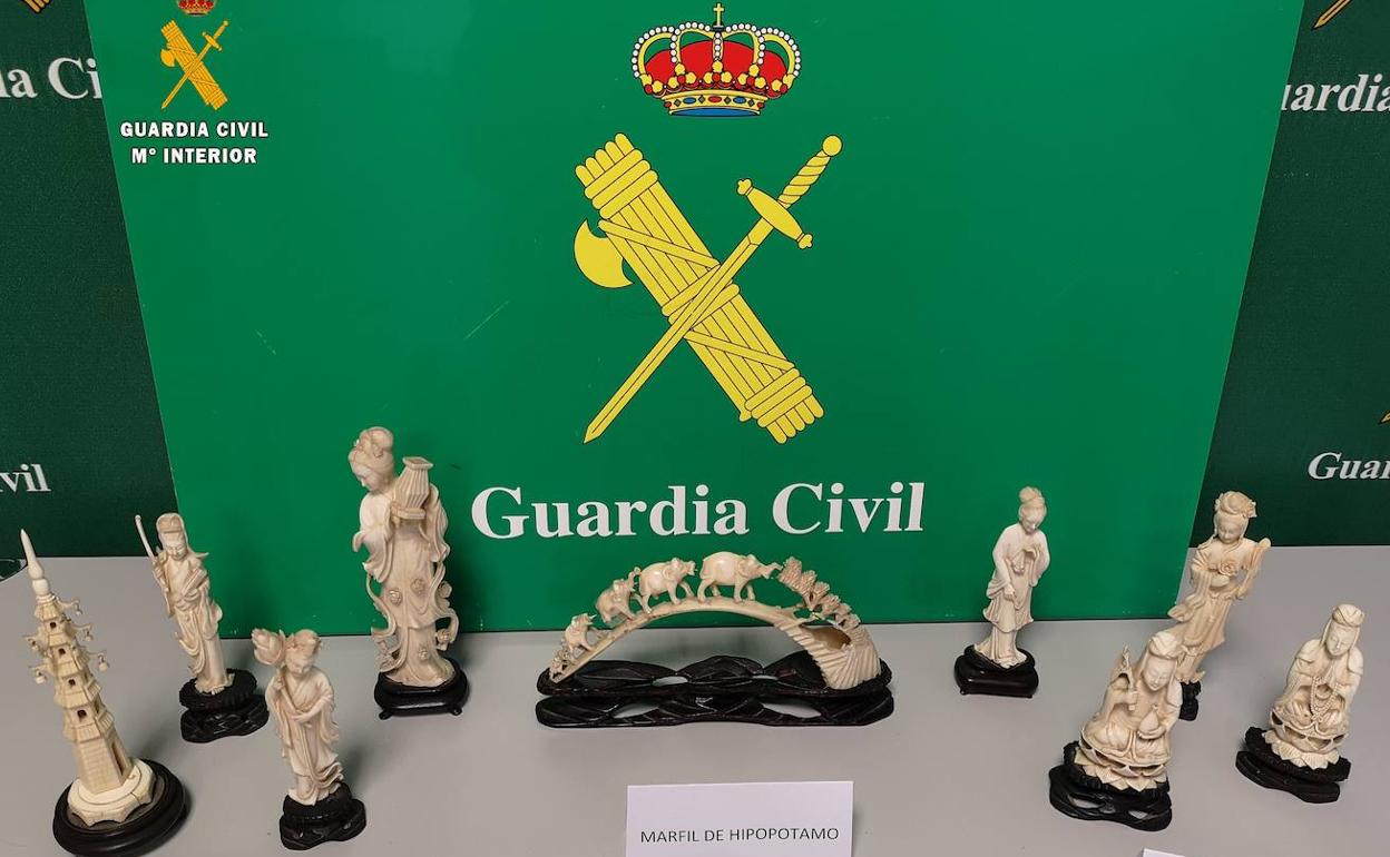 Piezas de marfil incautadas por la Guardia Civil. 