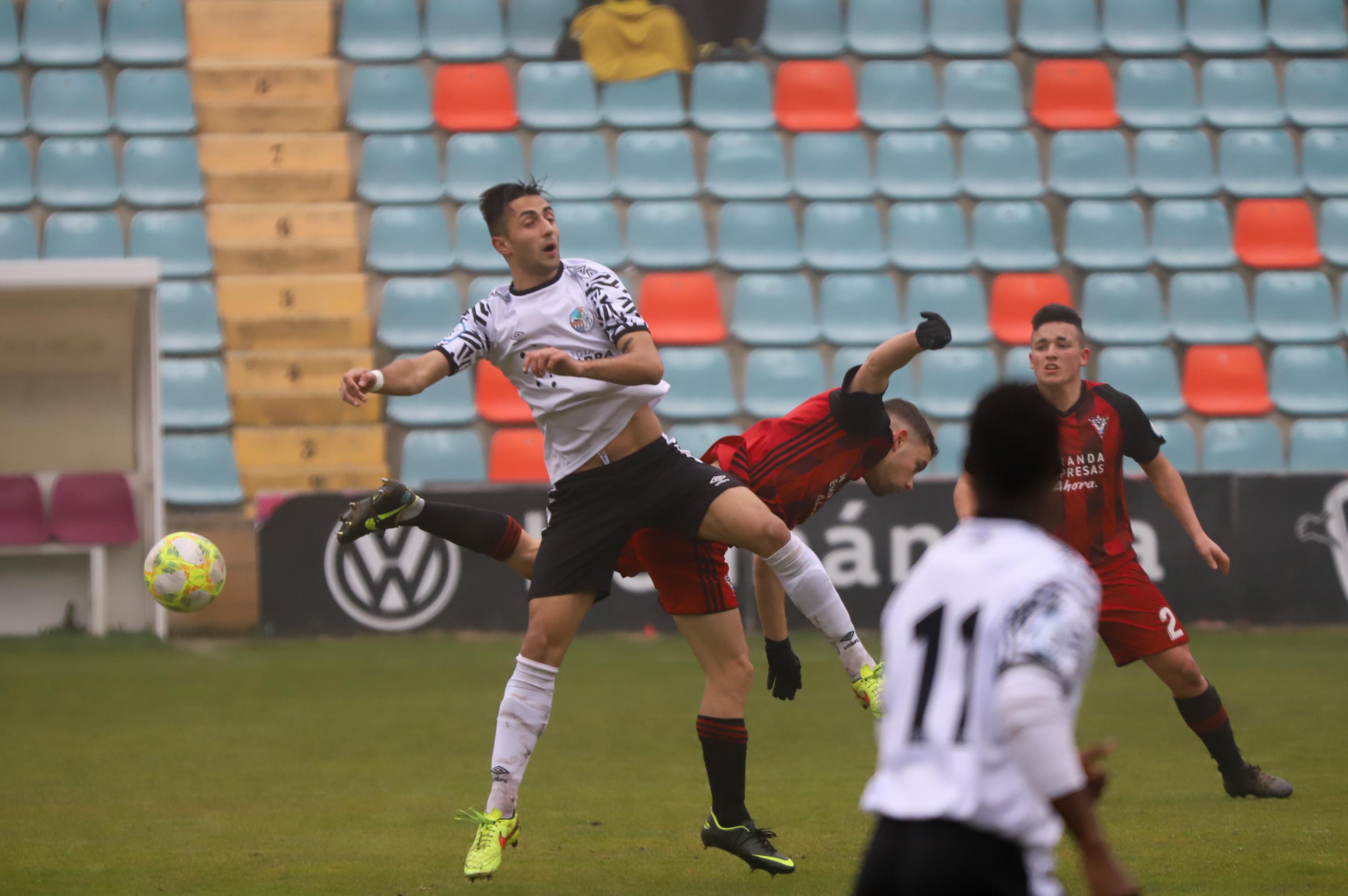 Fotos: El Salamanca B rasca tres puntos al Mirandés B (1-0) para cerrar la primera vuelta