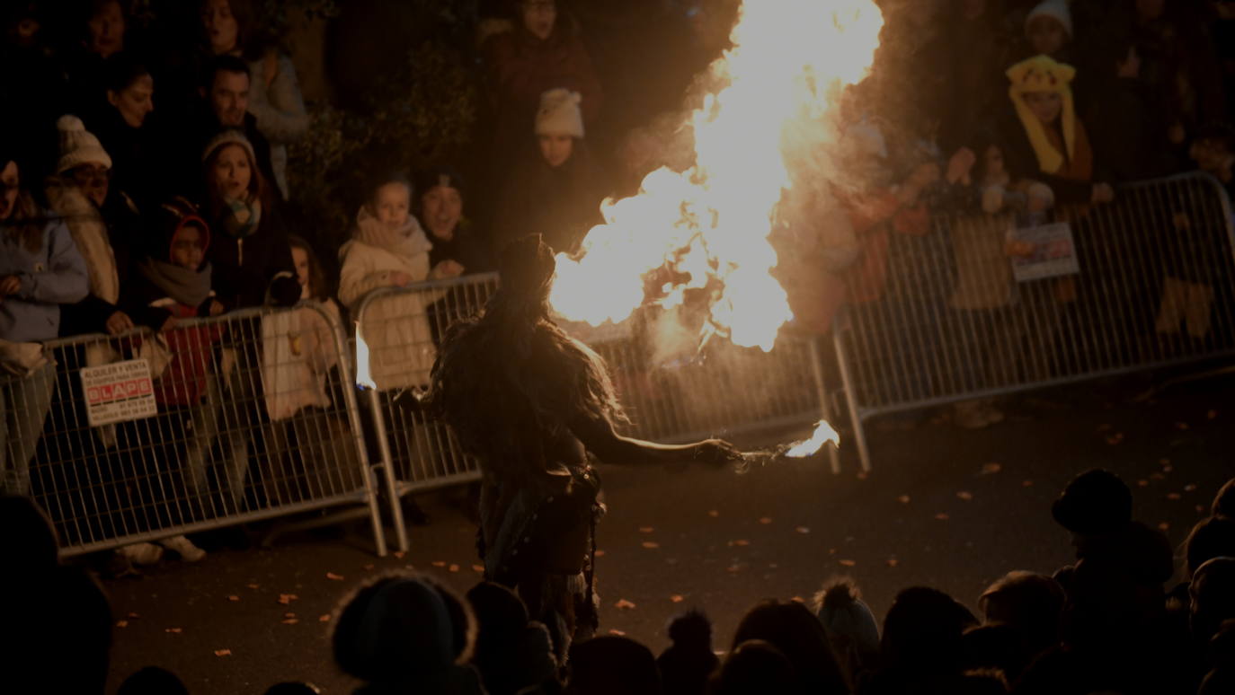 Sus majestadeslos Reyes Magos han abarrotado las calles del centro de Valladolid en su tradicional cabalgata. 