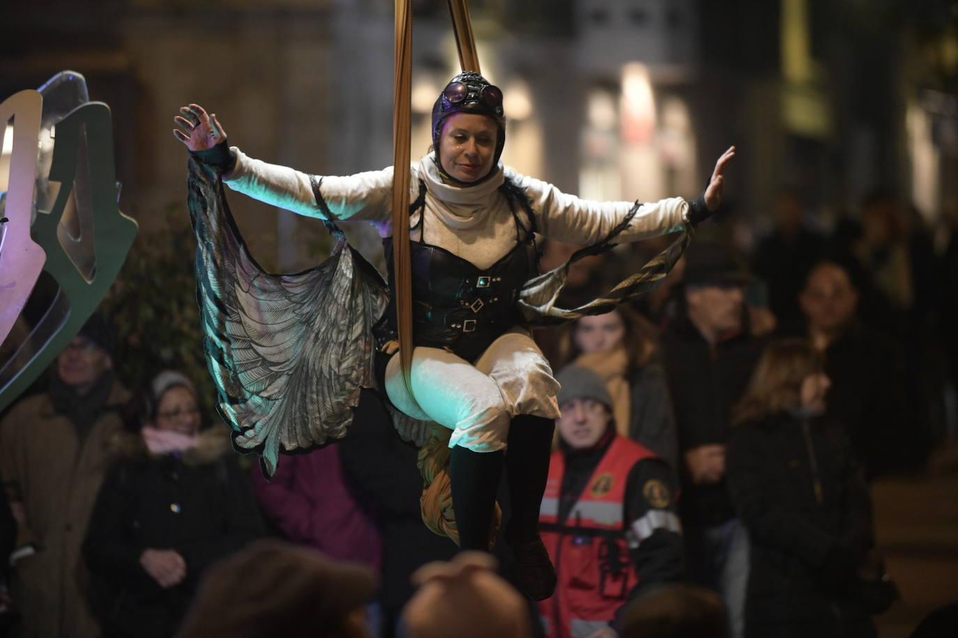 Sus majestadeslos Reyes Magos han abarrotado las calles del centro de Valladolid en su tradicional cabalgata. 