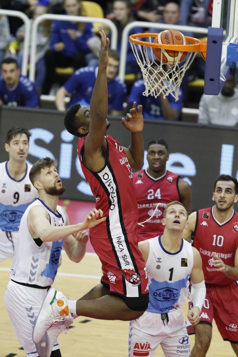 La fortaleza mental de los de Hugo López resultó clave para superar los momentos delicados ante un Delteco Guipúzcoa que no peridió la cara al partido y que llegó a levantar quince puntos en contra. 