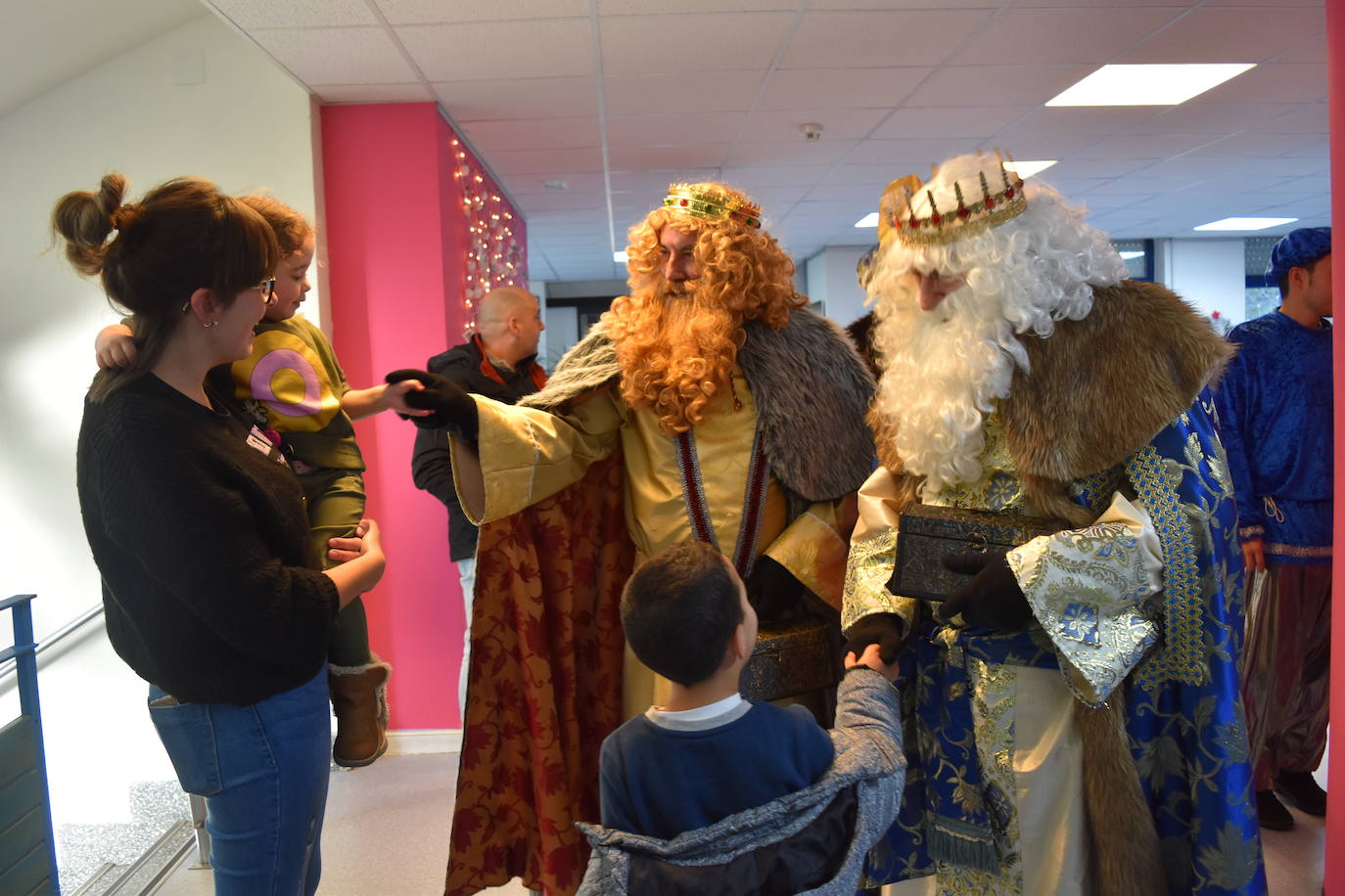 Los Reyes Magos en la cabalgata de aguilar.