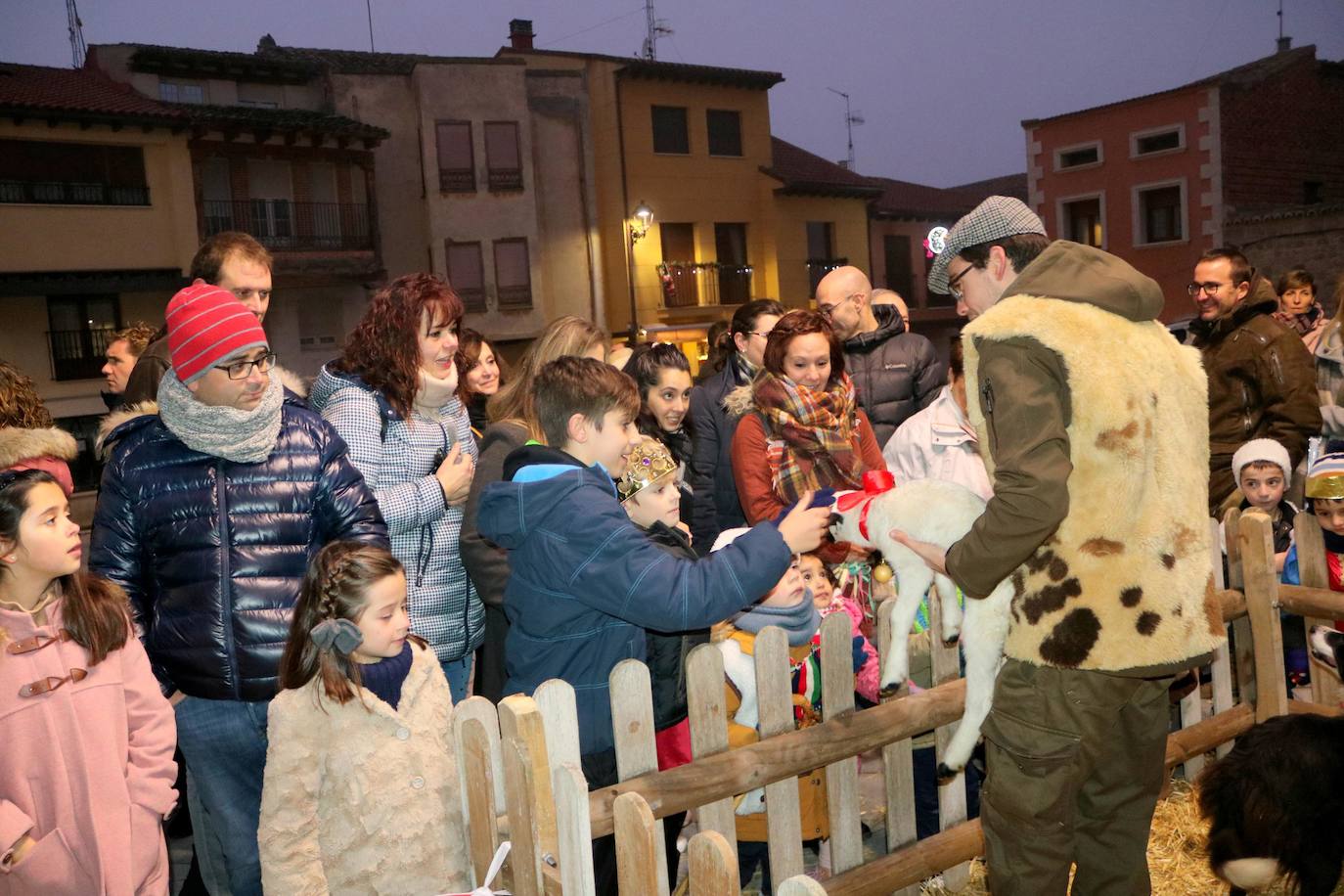Baltanás recibe a los Reyes Magos con chocolates y roscón.
