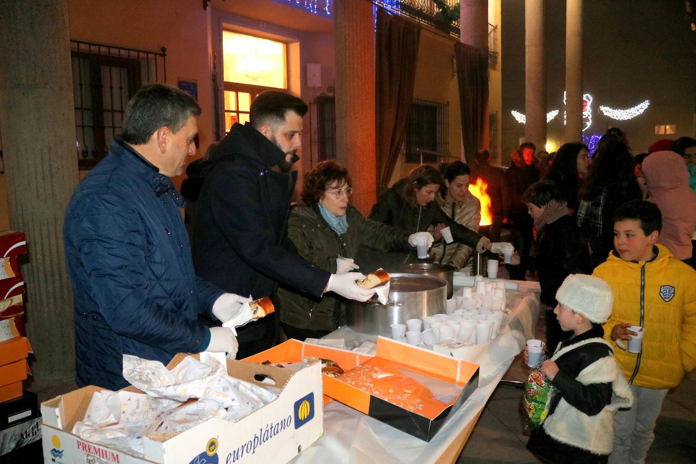 Baltanás recibe a los Reyes Magos con chocolates y roscón.