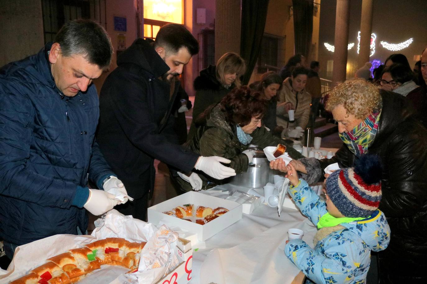 Baltanás recibe a los Reyes Magos con chocolates y roscón.