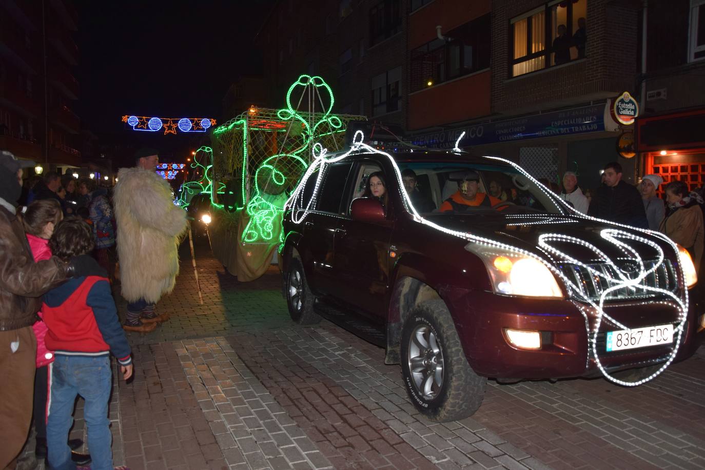 Los Reyes Magos ilusional a los niños de Guardo.