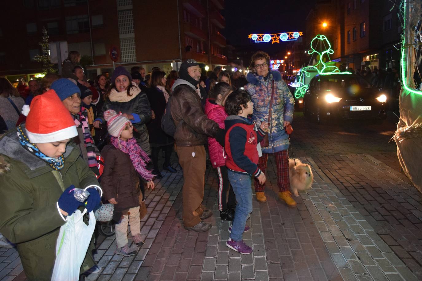 Los Reyes Magos ilusional a los niños de Guardo.