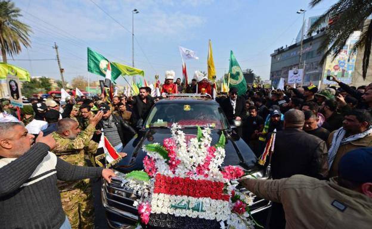 Funeral por Soleimani y Mahdi al-Muhandis por el centro de Bagdad. 