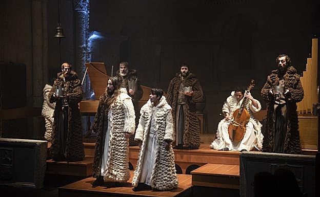 Una escena del nuevo espectáculo de Nao d'amores, ayer en San Juan de los Caballeros. 